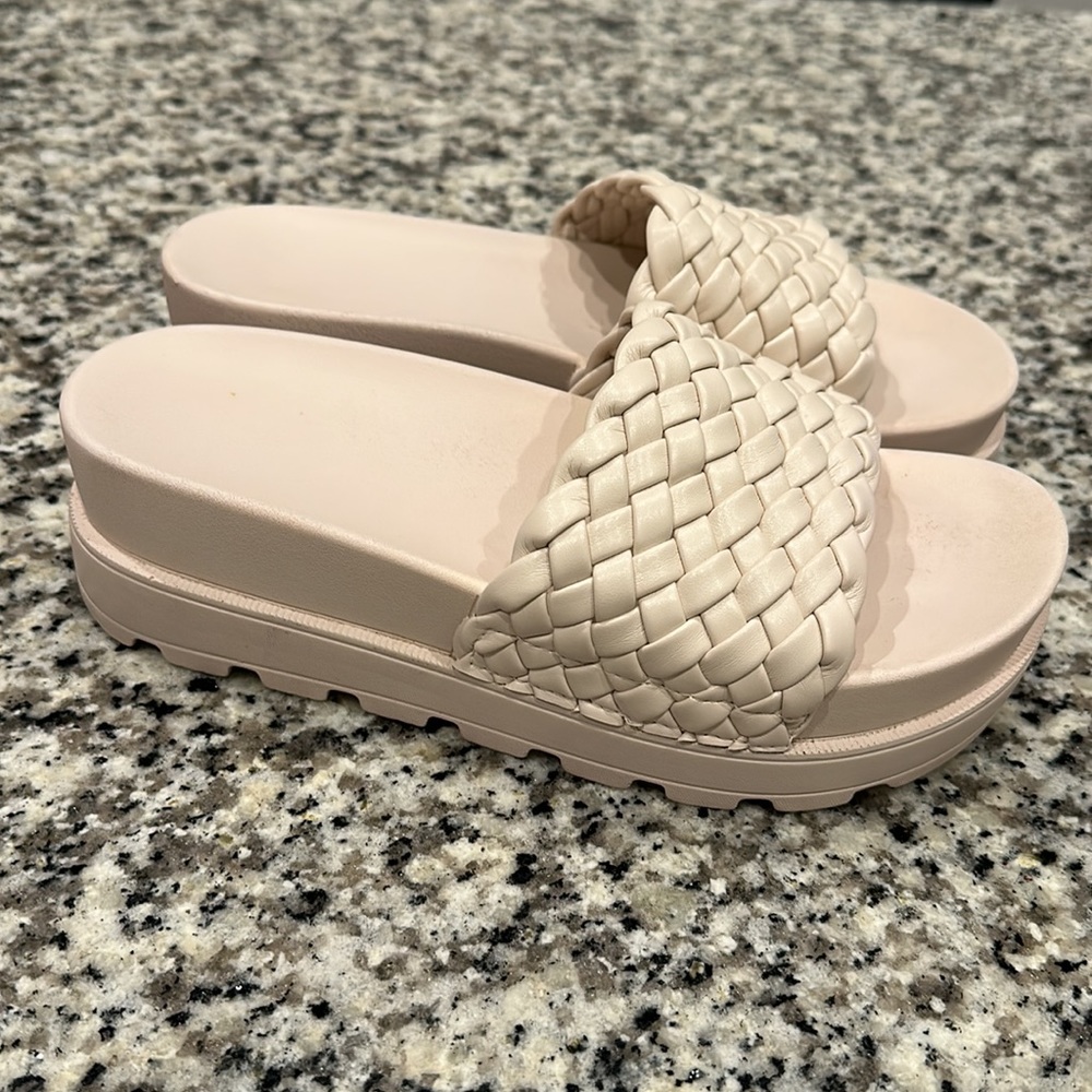 Thick Soled platform sandals. NWT. Size 7 women. - Picture 5 of 12